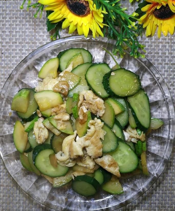 怎样做美味的黄瓜西葫芦炒鸡蛋？