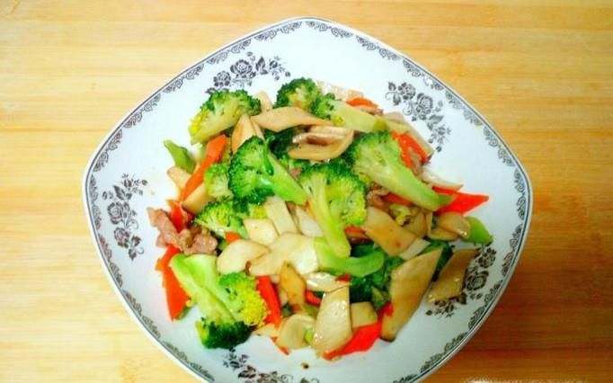 西兰花炒杏鲍菇的家常做法