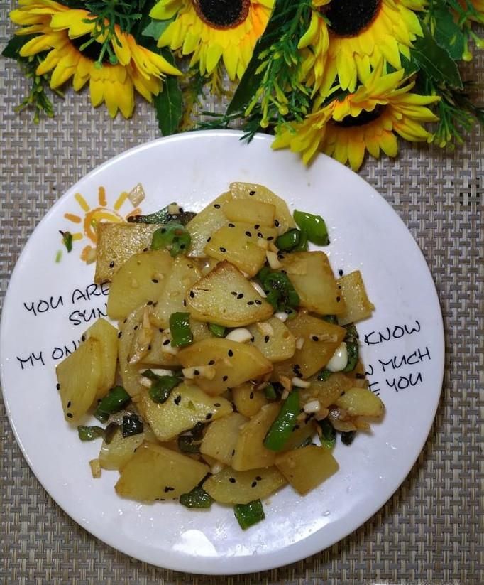 怎样做美味的蒜蓉青椒土豆？