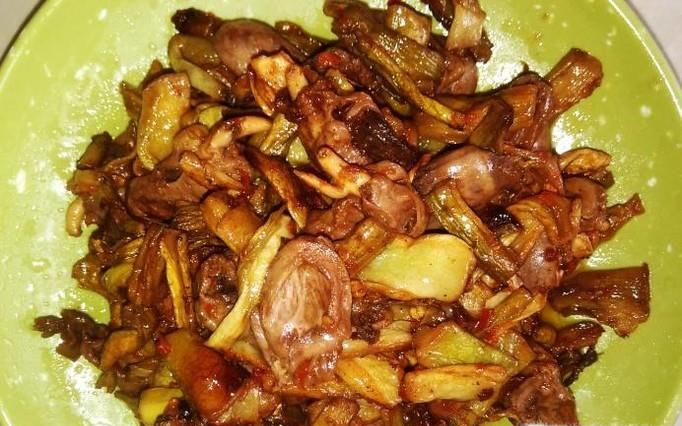 芋苗炒鸡心的做法