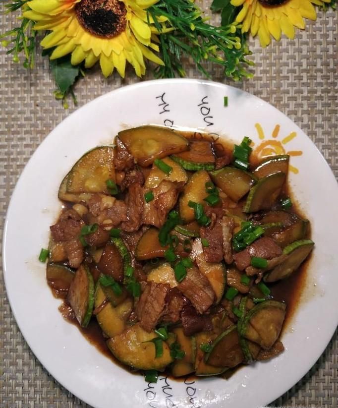 怎样做美味的红烧西葫芦炒肉？