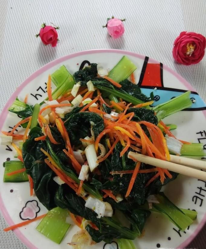 怎样做美味的凉拌菠菜胡萝卜丝？
