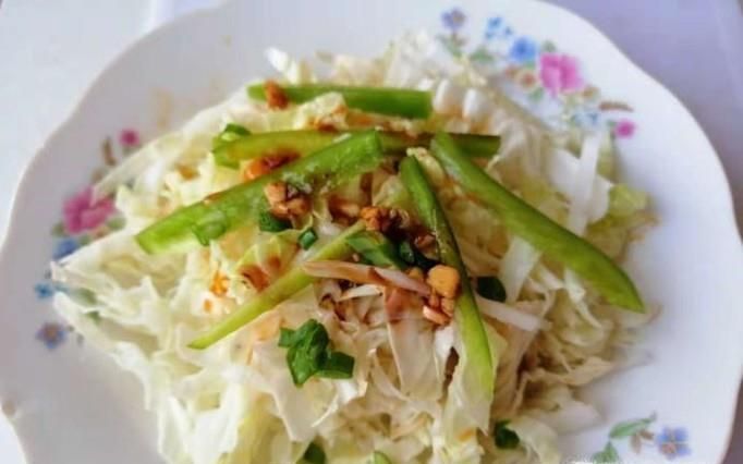怎么做超好吃的白菜凉拌青椒?