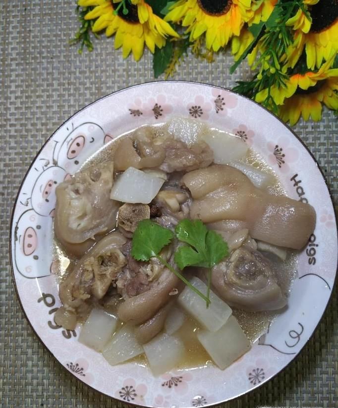 怎样做美味的白萝卜炖猪脚?