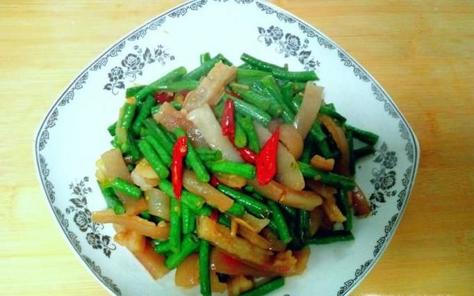 豇豆炒肉皮的家常做法