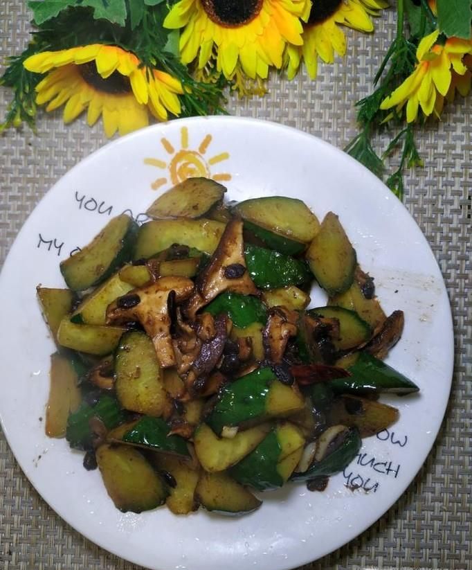 怎样做美味的豆豉香菇炒黄瓜？