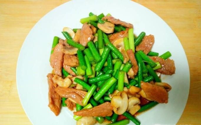 肉炒蒜薹口蘑的家常做法