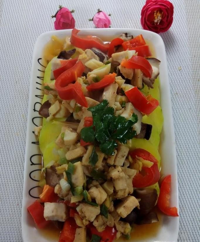 怎样做美味的香菇鸡胸肉蒸南瓜?