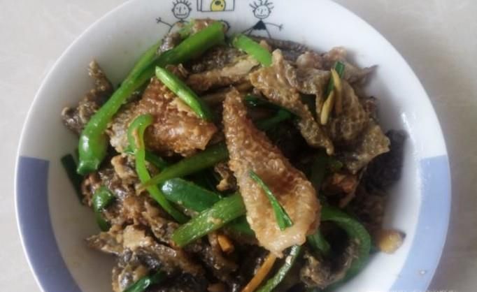 炒鱼皮的做法