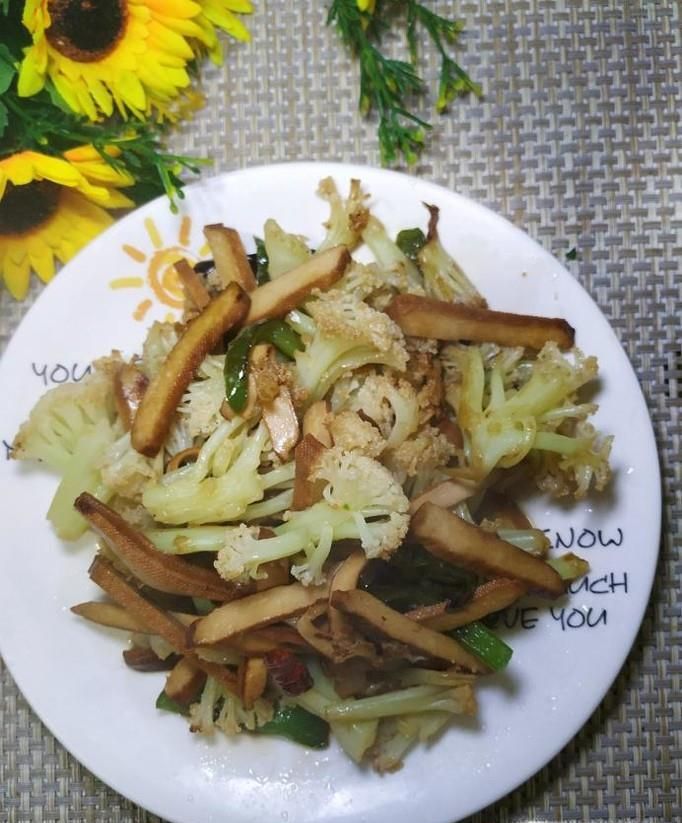 怎样做美味的花菜炒香干？