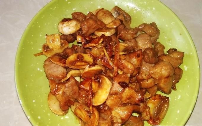 猪肉炒蘑菇的家常做法