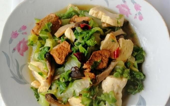 白菜蘑菇豆腐炒肉的做法