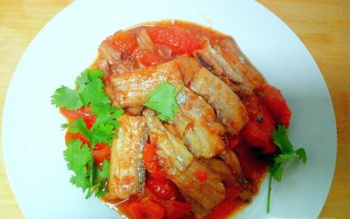 西红柿焖刀鱼的家常做法