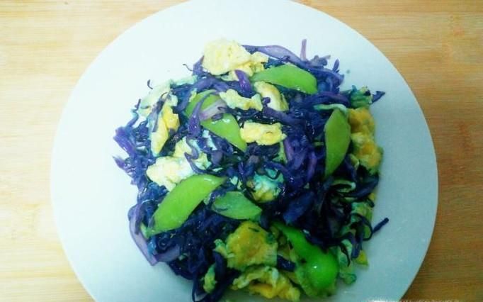 紫甘蓝炒鸡蛋的家常做法