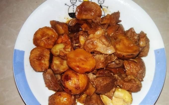 板栗焖肉块的家常做法
