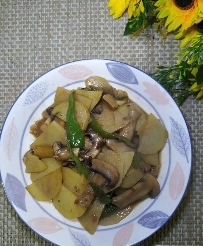 怎样做美味的土豆炒口蘑？