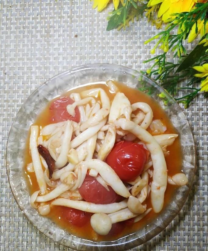 怎样做美味的圣女果炒白玉菇？