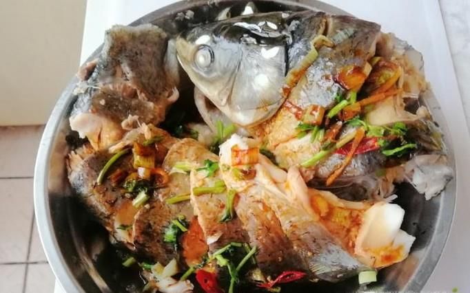 怎样做好吃的清蒸草鱼？