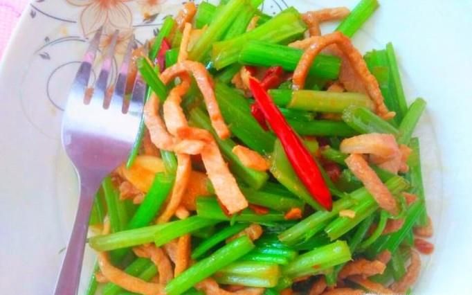 酱爆芹菜肉丝怎么做？