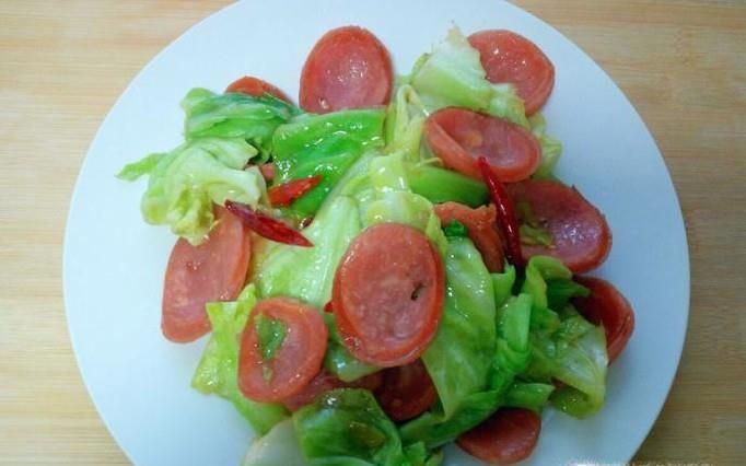 香肠炒包菜的家常做法