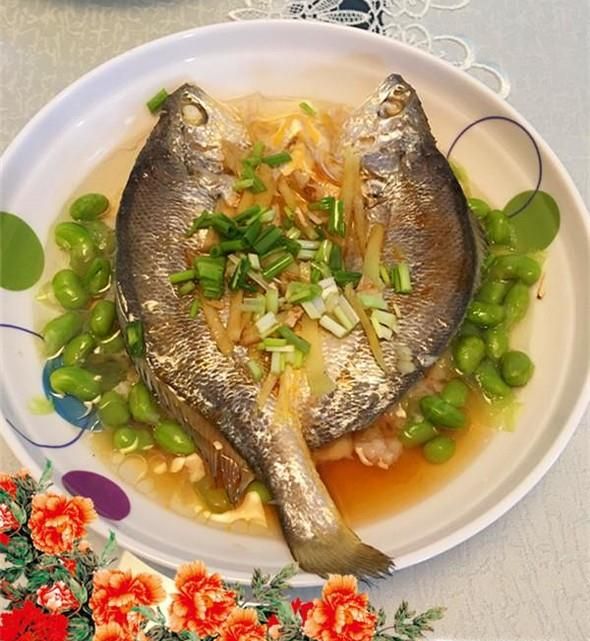 毛豆米肉末蒸黄鱼的家常做法