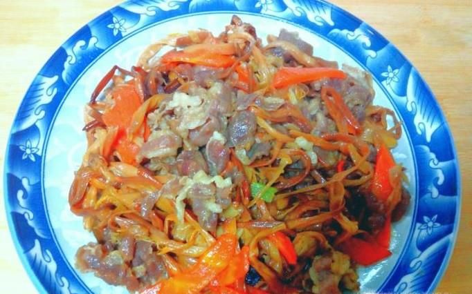 黄花菜炒羊肉卷的家常做法