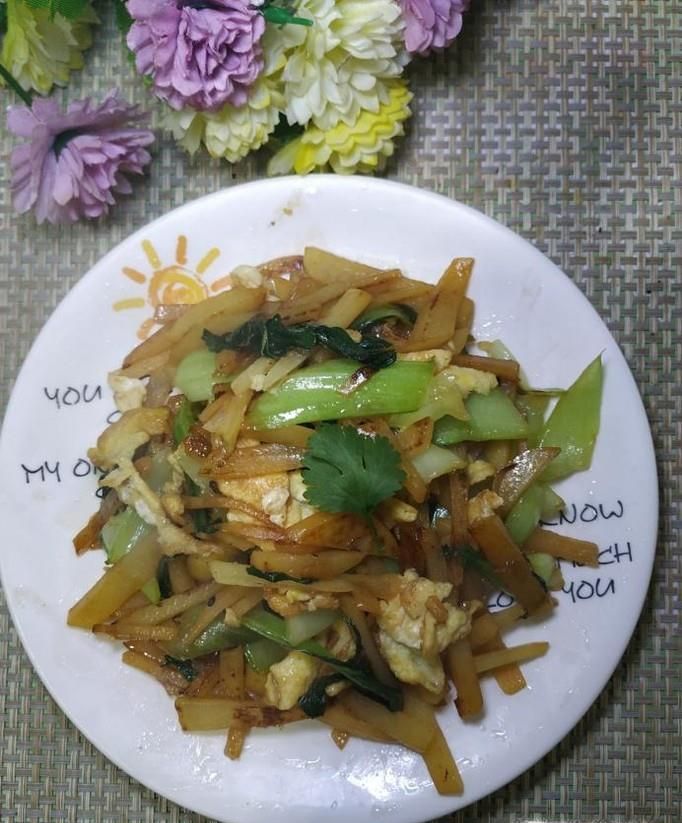怎样做美味的土豆青菜炒鸡蛋？