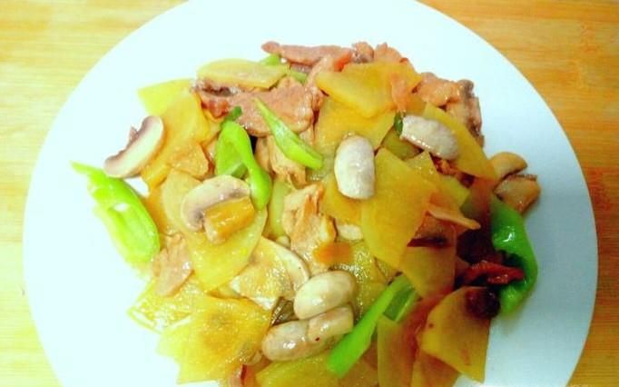 口蘑炒土豆片的家常做法
