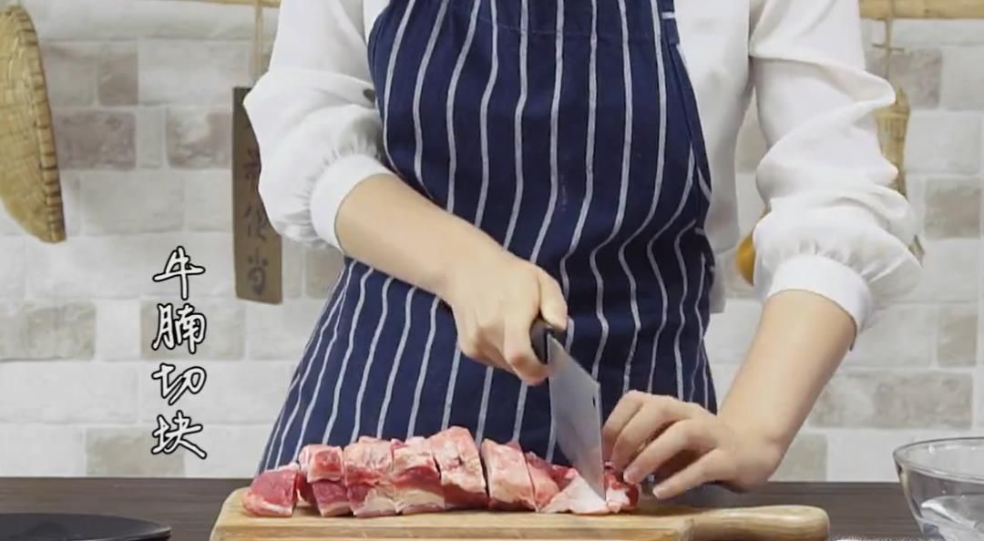 萝卜牛腩的做法