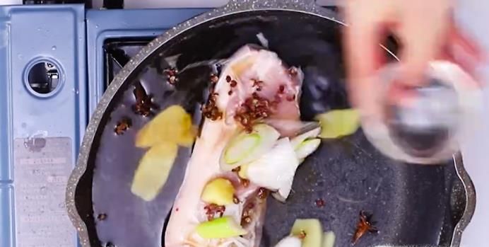 怎么做脆皮五花肉？