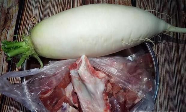 萝卜骨头汤的做法