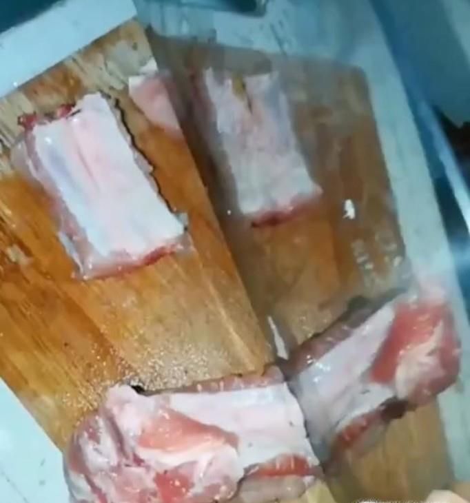 玉米烧排骨的做法