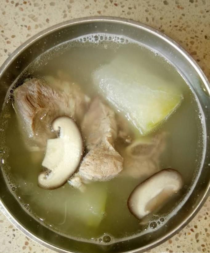 冬瓜香菇排骨汤的做法