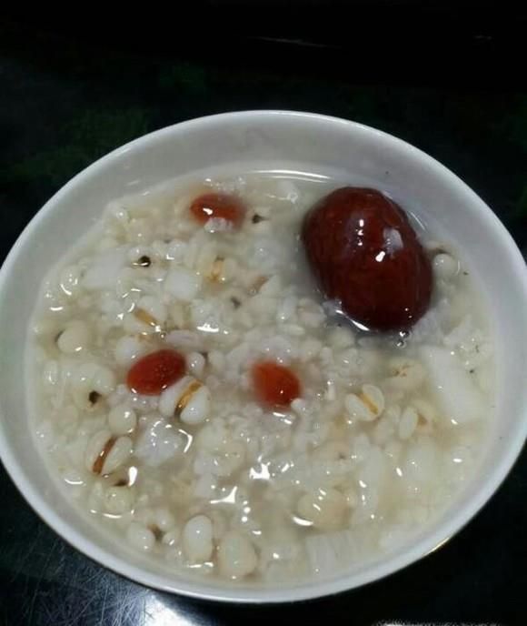 红枣薏仁粥的做法