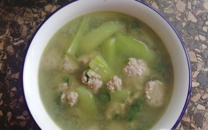 黄瓜菠菜肉圆汤的家常做法