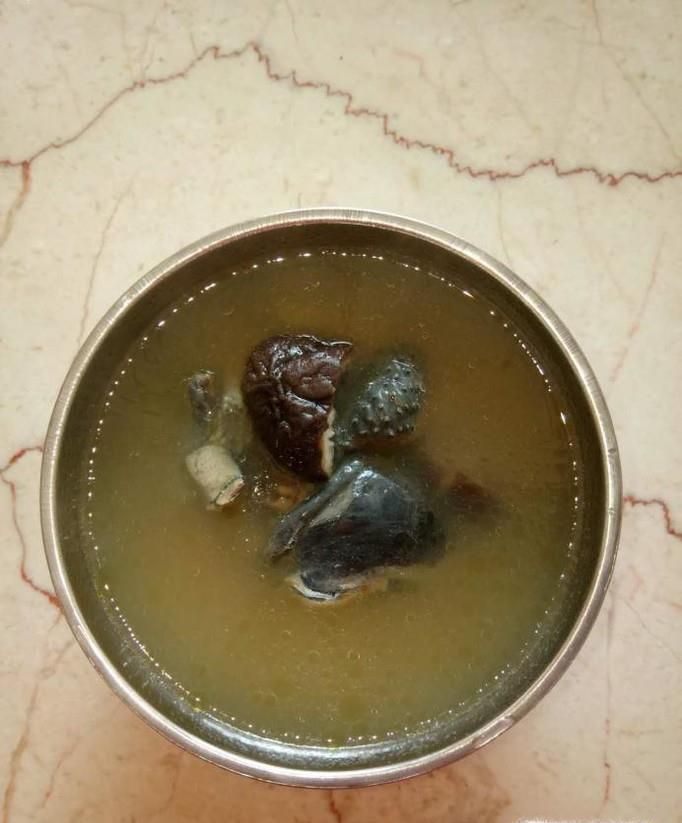 美味香菇乌鸡汤的做法
