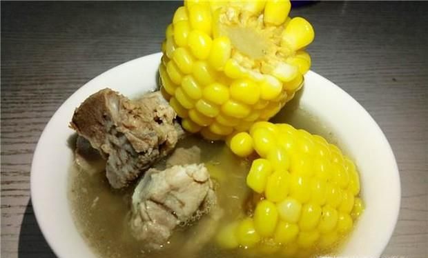 玉米炖排骨架的家常做法