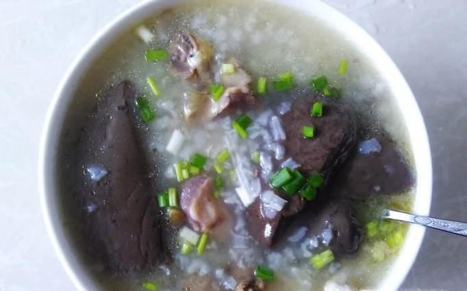 鸡血鸡杂粥的做法