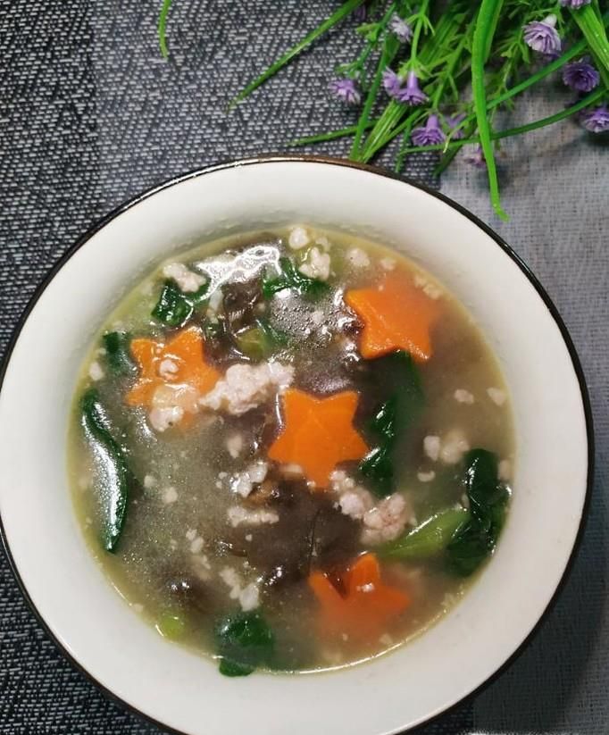 怎样做美味儿的青菜胡萝卜肉末汤？