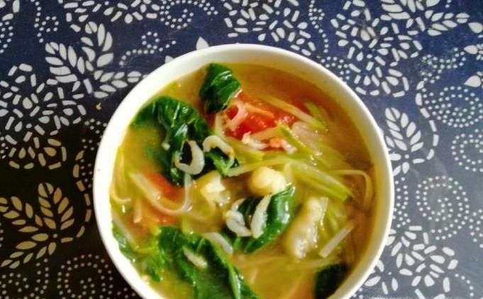 西红柿萝卜丝虾皮菠菜疙瘩汤的做法