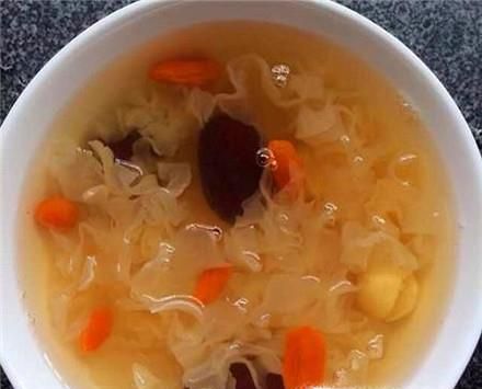 银耳红枣汤的功效及其做法详解
