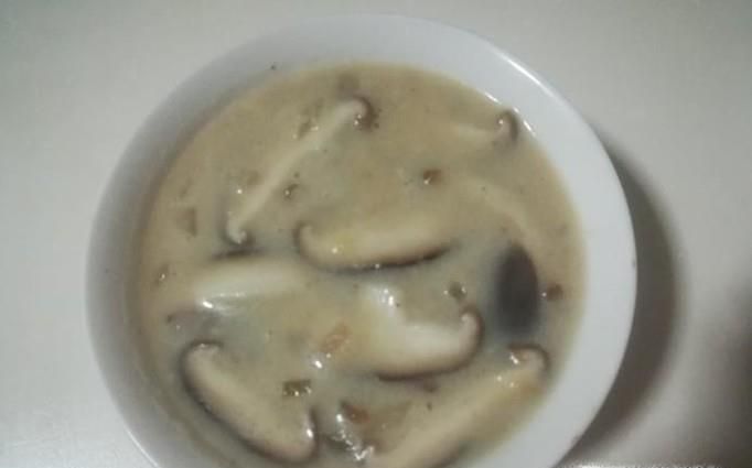 牛奶香菇汤的做法