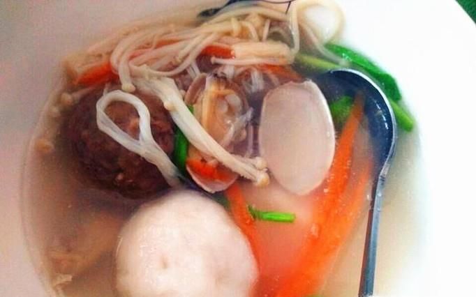 金针菇鱼丸蛤蜊汤怎么做？超鲜美又营养的好汤哦