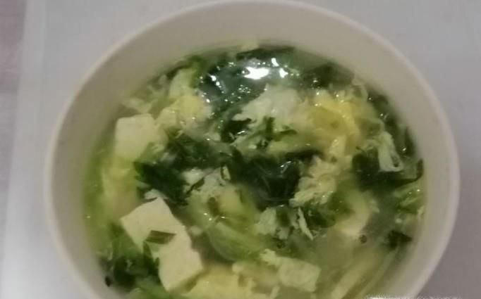 萝卜豆腐芹菜叶子汤的做法