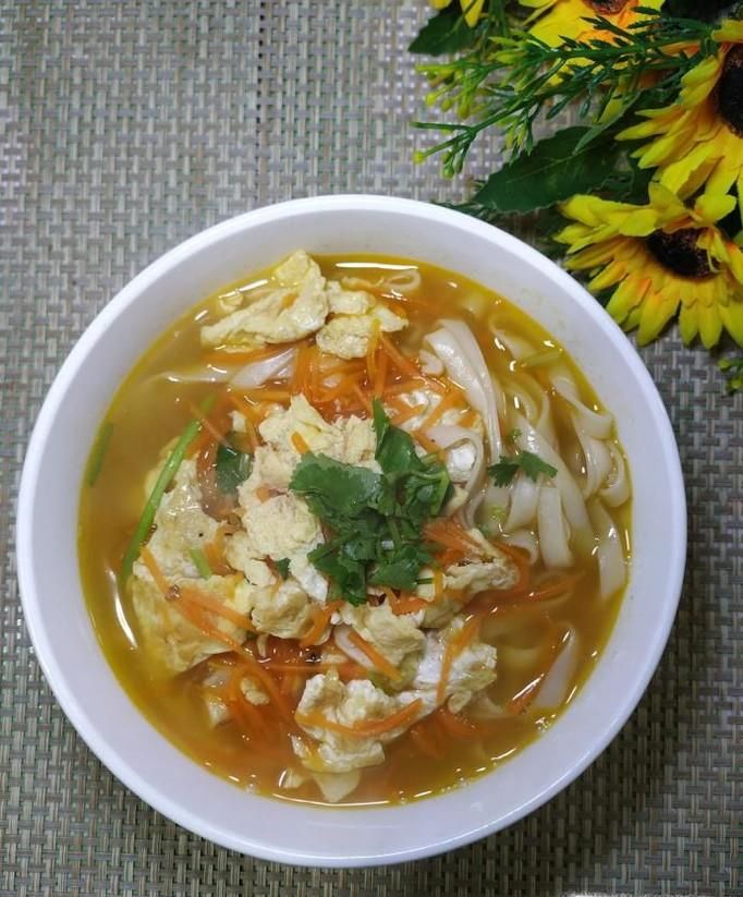 怎样做美味的胡萝卜鸡蛋汤面？