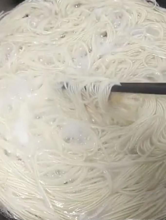 勾魂葱油面怎么做