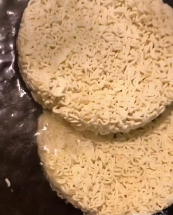 网红炒泡面的做法