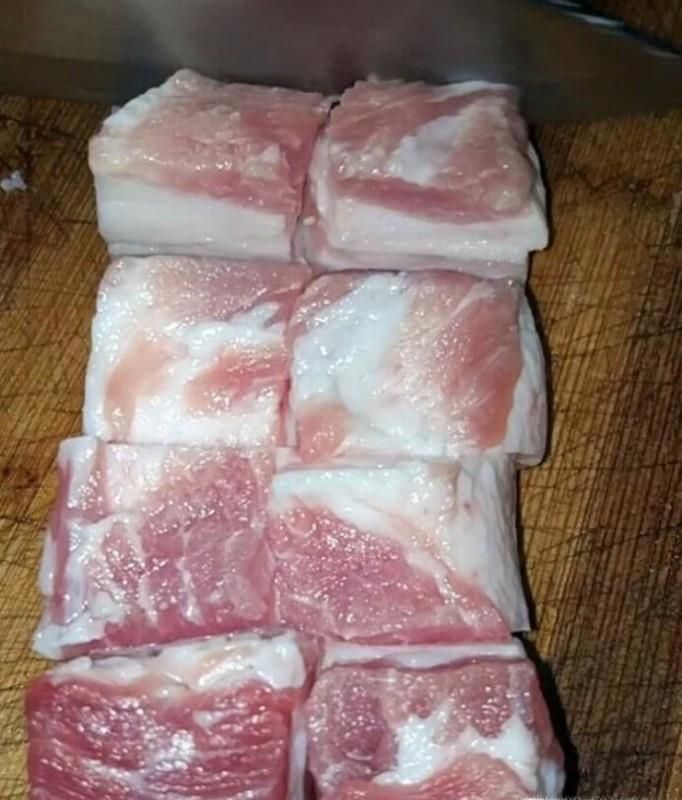 卤五花肉：只要一点生抽就如此美味