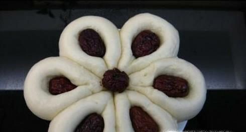 花样红枣馍的做法