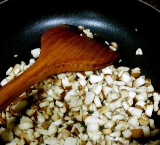 香菇玉米饺子的做法